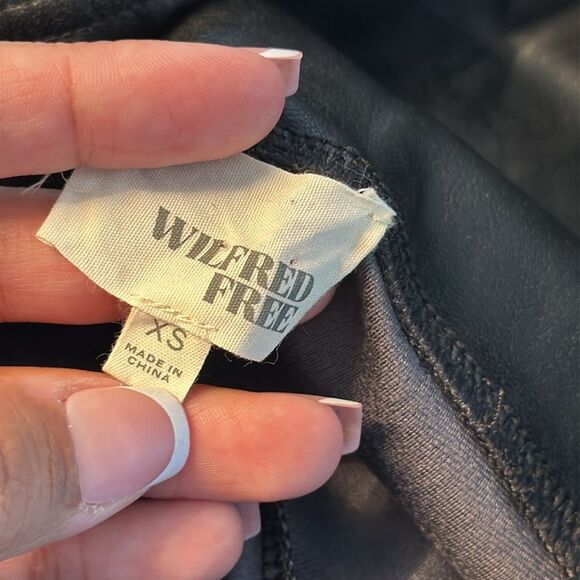 Aritzia Wilfred Free Black Daria Pant High-waisted Vegan Leather legging size XS - Picture 9 of 10